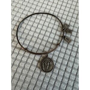 Wind and Fire Antiqued Brass Flip Flop Charm Bangle Bracelet Handicap Child USA‎